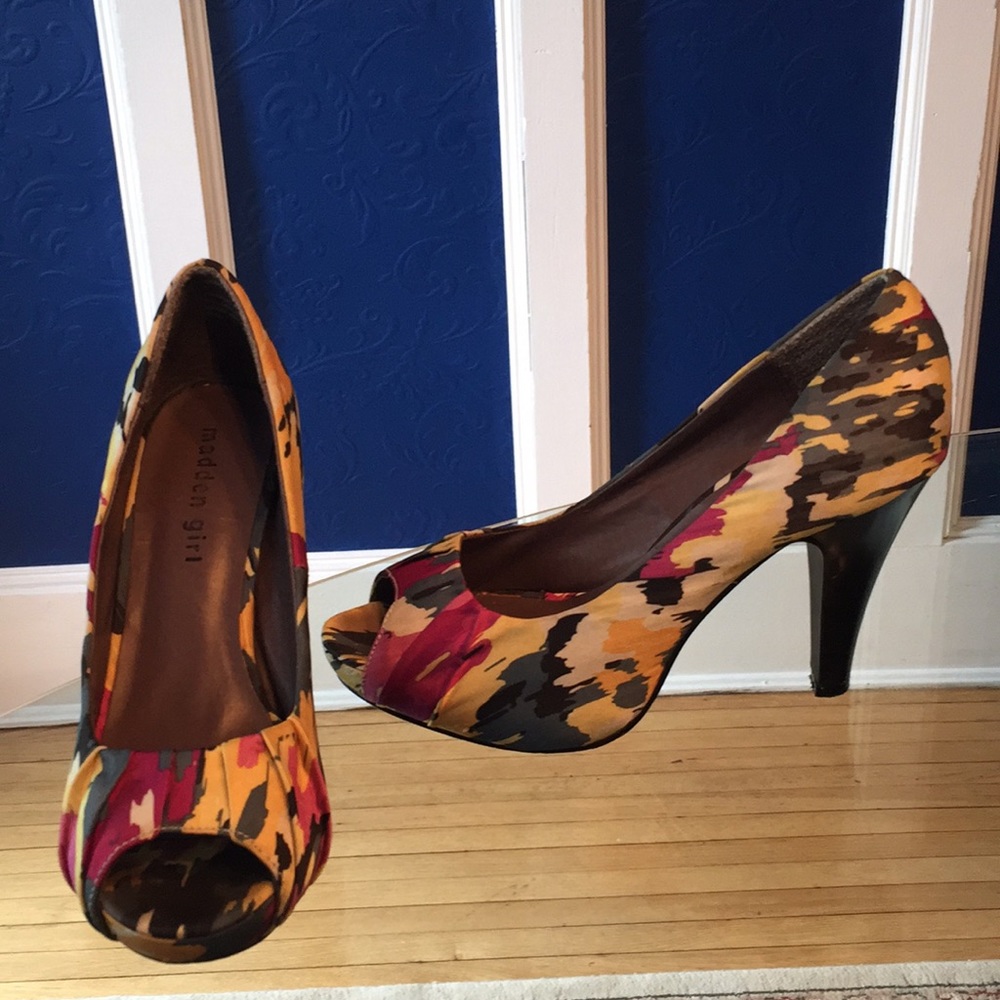 Steve Madden girl heels. Yellow pink magenta grey